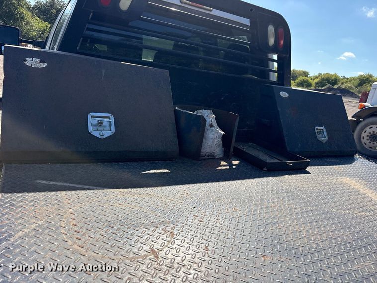 image for item ES8296 2014 Ford F550 Crew Cab flatbed truck