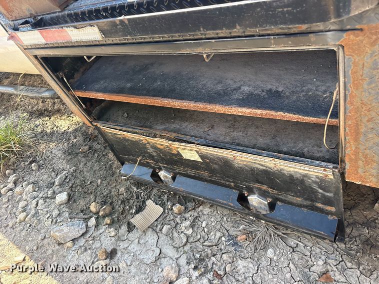 image for item ES8296 2014 Ford F550 Crew Cab flatbed truck