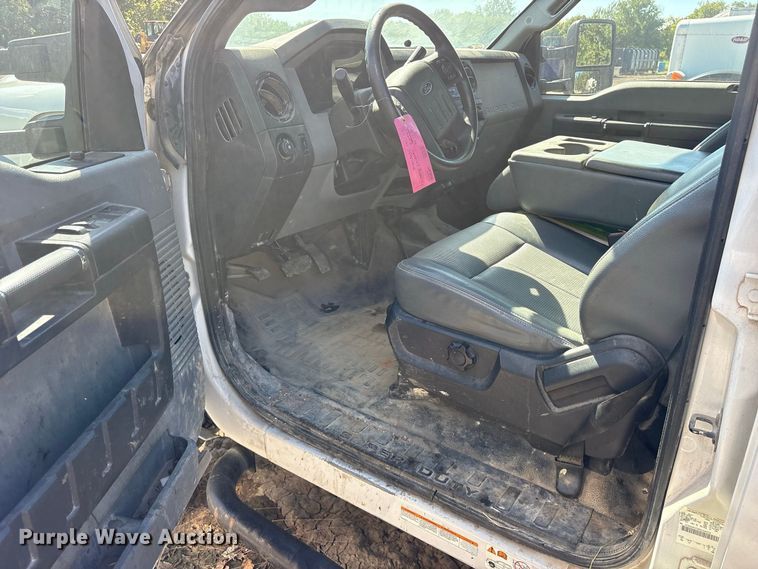 image for item ES8296 2014 Ford F550 Crew Cab flatbed truck