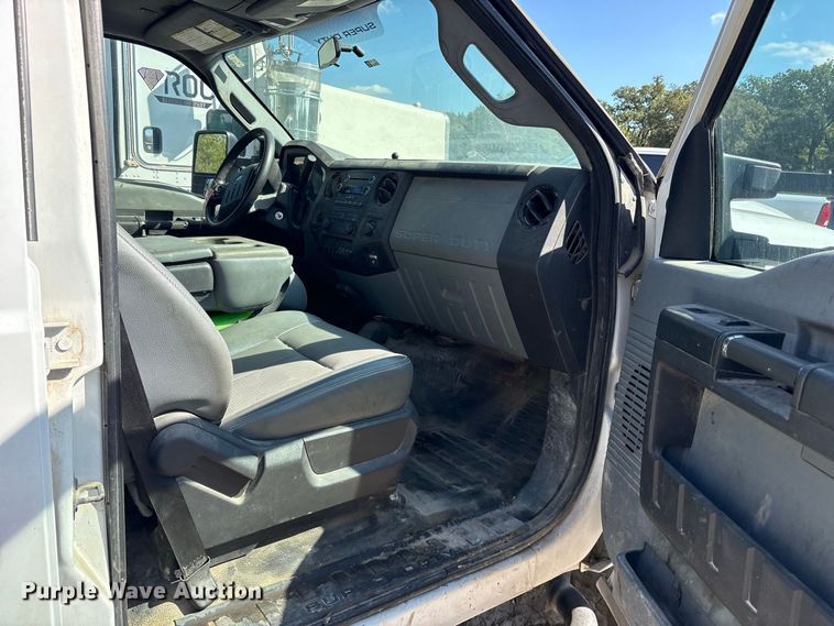 image for item ES8296 2014 Ford F550 Crew Cab flatbed truck