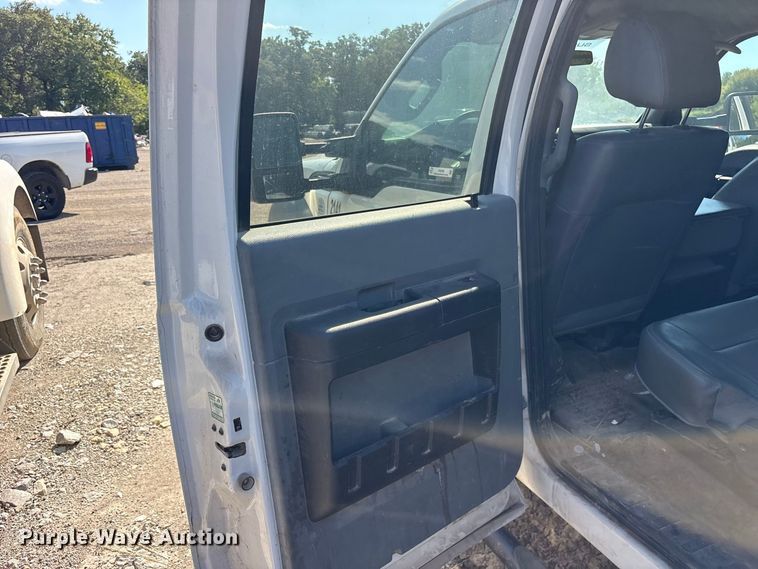 image for item ES8296 2014 Ford F550 Crew Cab flatbed truck