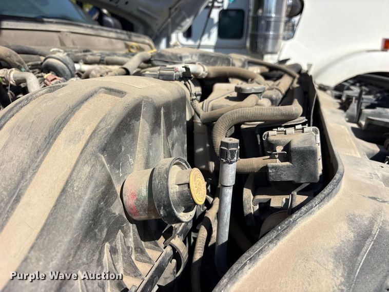 image for item ES8296 2014 Ford F550 Crew Cab flatbed truck
