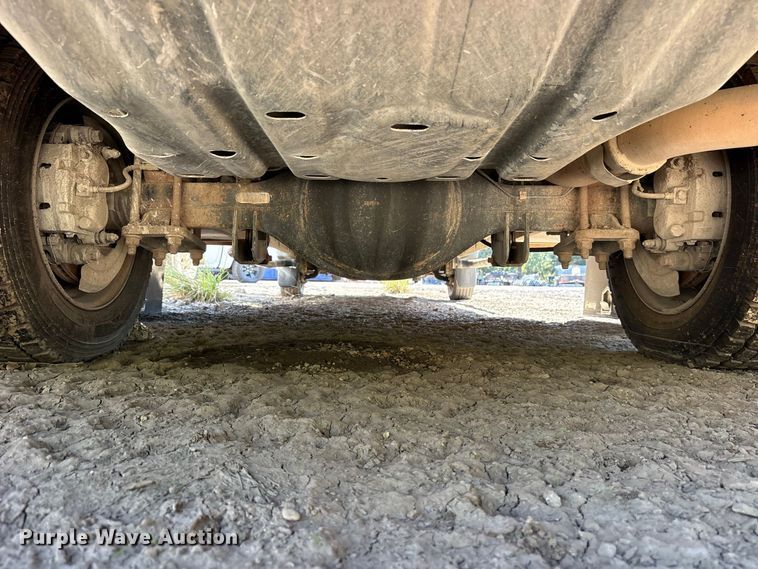 image for item ES8296 2014 Ford F550 Crew Cab flatbed truck