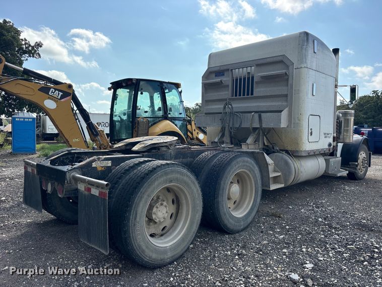 image for item ES8297 1995 Peterbilt 379 semi truck