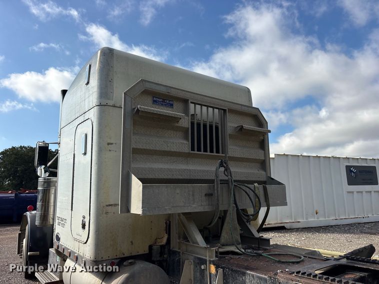 image for item ES8297 1995 Peterbilt 379 semi truck