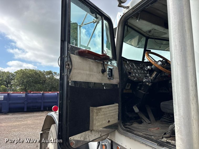 image for item ES8297 1995 Peterbilt 379 semi truck