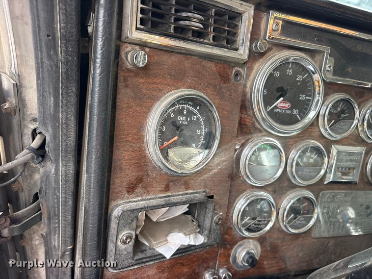 image for item ES8297 1995 Peterbilt 379 semi truck