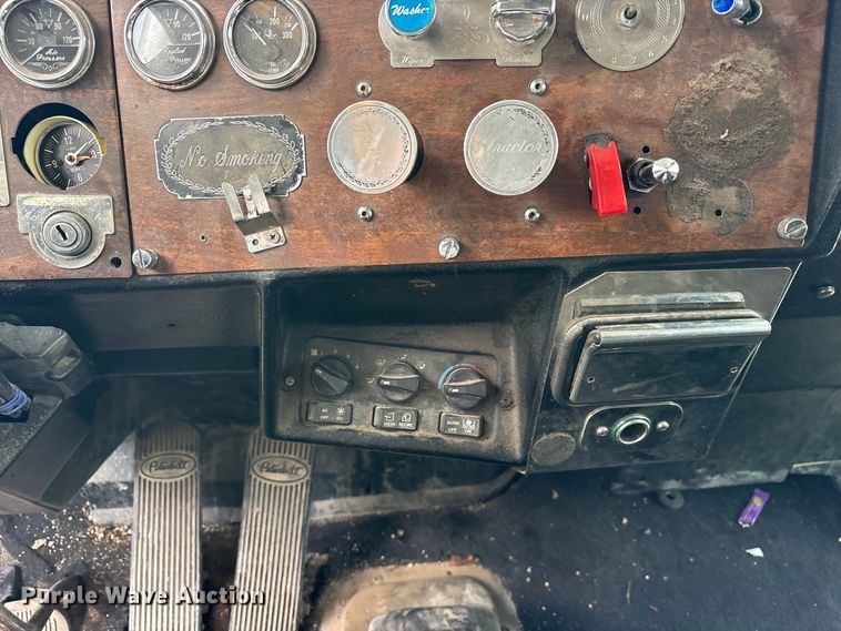 image for item ES8297 1995 Peterbilt 379 semi truck