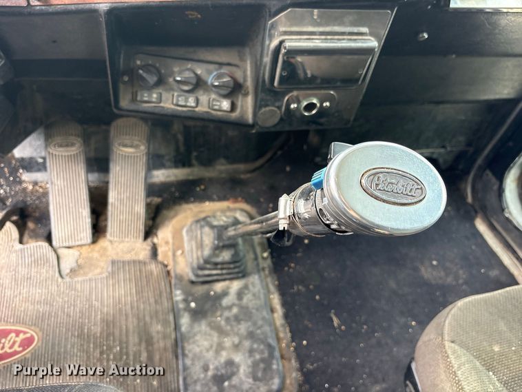 image for item ES8297 1995 Peterbilt 379 semi truck