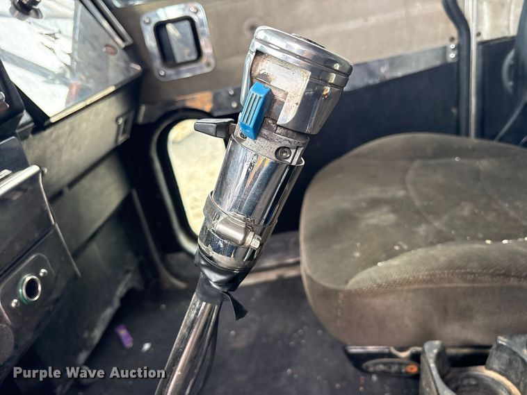 image for item ES8297 1995 Peterbilt 379 semi truck
