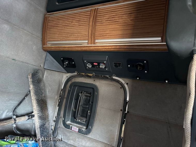 image for item ES8297 1995 Peterbilt 379 semi truck