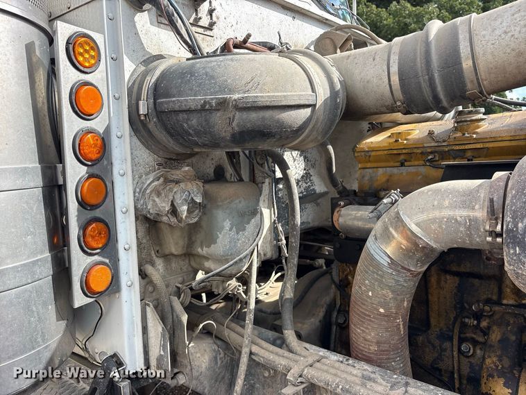image for item ES8297 1995 Peterbilt 379 semi truck
