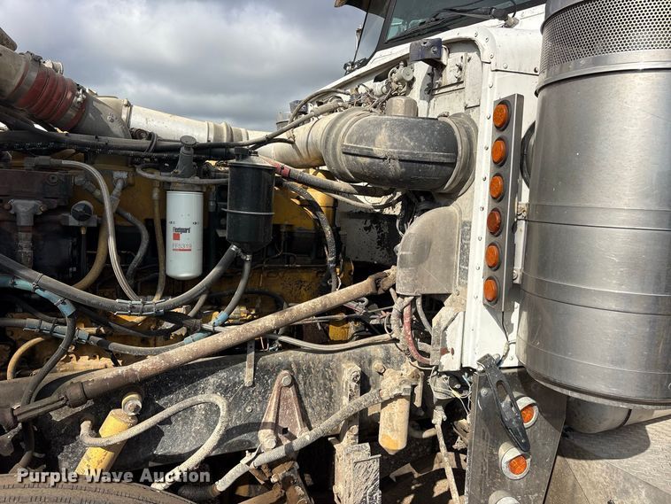 image for item ES8297 1995 Peterbilt 379 semi truck