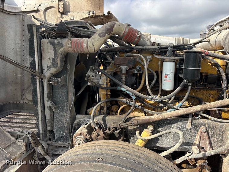 image for item ES8297 1995 Peterbilt 379 semi truck