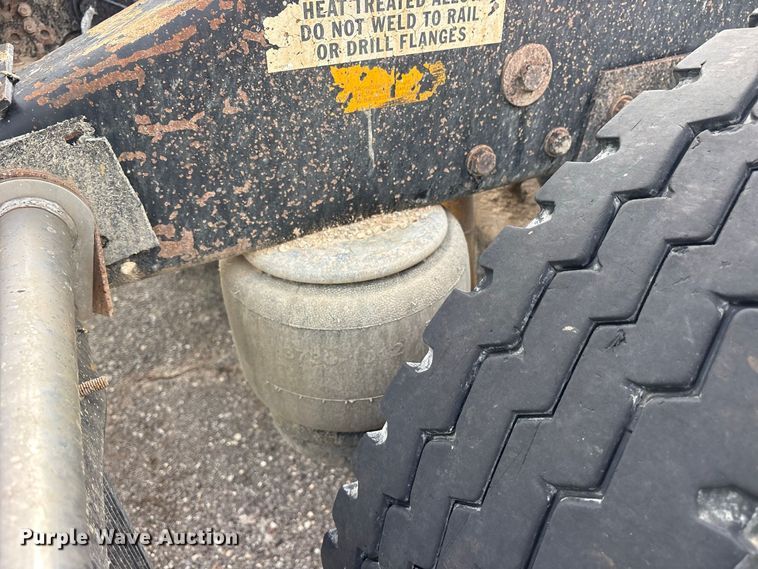 image for item ES8297 1995 Peterbilt 379 semi truck