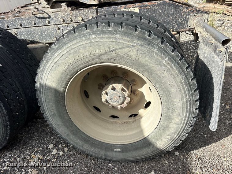 image for item ES8297 1995 Peterbilt 379 semi truck