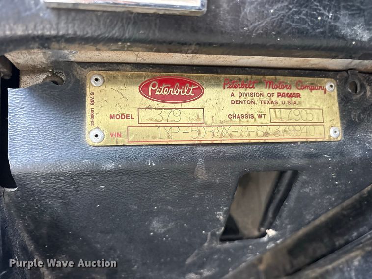 image for item ES8297 1995 Peterbilt 379 semi truck