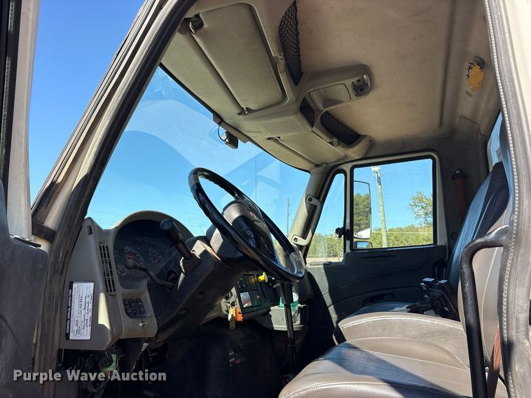image for item ES8311 2016 International MF035 flatbed truck