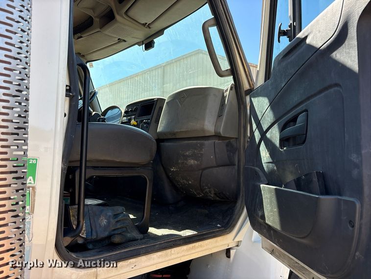 image for item ES8311 2016 International MF035 flatbed truck