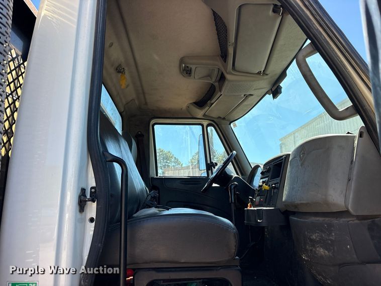 image for item ES8311 2016 International MF035 flatbed truck