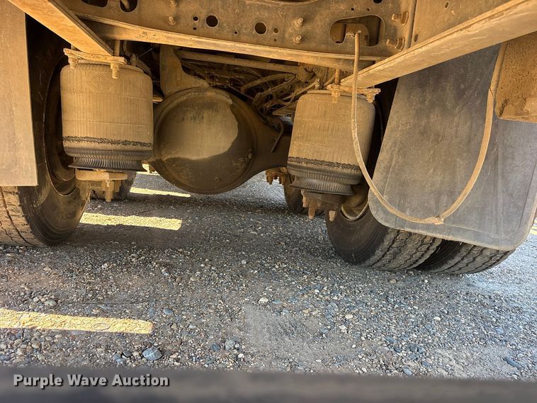 image for item ES8311 2016 International MF035 flatbed truck