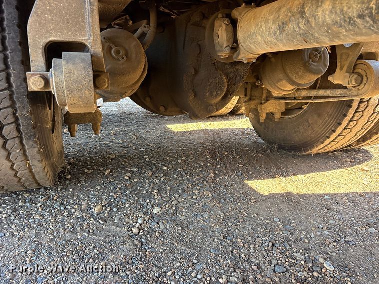 image for item ES8311 2016 International MF035 flatbed truck