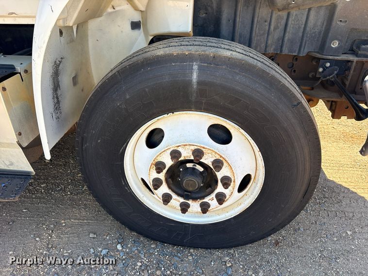 image for item ES8311 2016 International MF035 flatbed truck