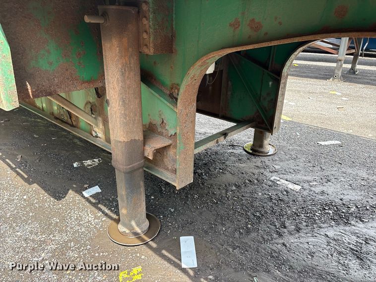 image for item ET8671 drop deck equipment trailer