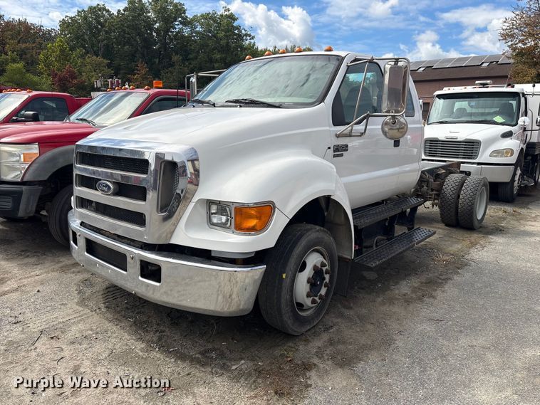 image for item ET8682 2006 Ford F-650 truck cab and chassis