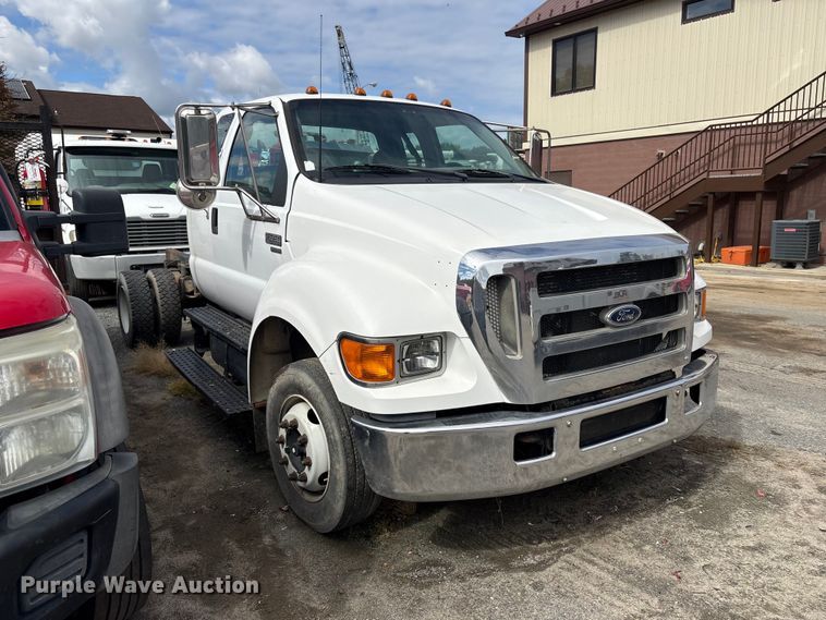 image for item ET8682 2006 Ford F-650 truck cab and chassis