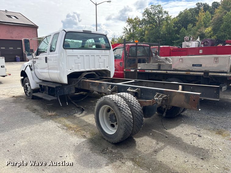 image for item ET8682 2006 Ford F-650 truck cab and chassis
