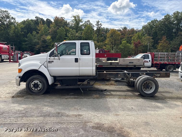 image for item ET8682 2006 Ford F-650 truck cab and chassis