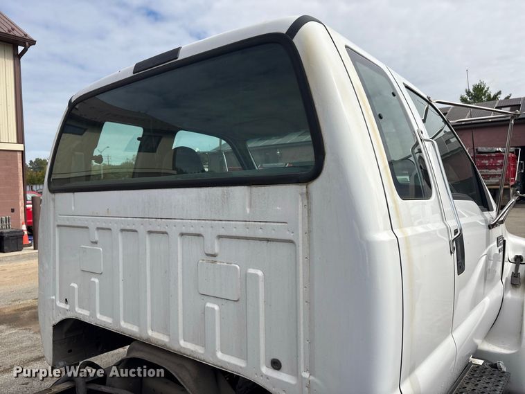 image for item ET8682 2006 Ford F-650 truck cab and chassis