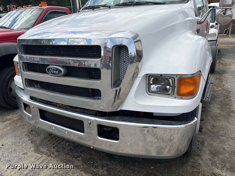 image for item ET8682 2006 Ford F-650 truck cab and chassis