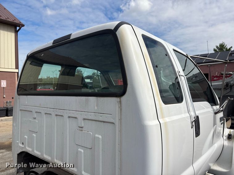 image for item ET8682 2006 Ford F-650 truck cab and chassis