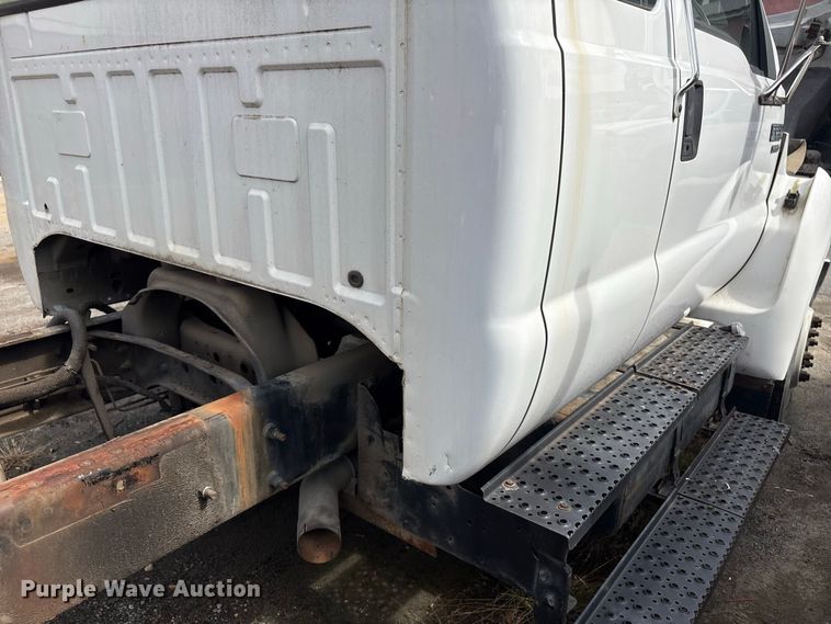 image for item ET8682 2006 Ford F-650 truck cab and chassis