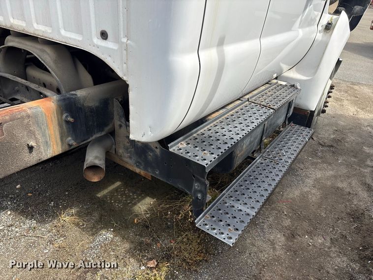 image for item ET8682 2006 Ford F-650 truck cab and chassis