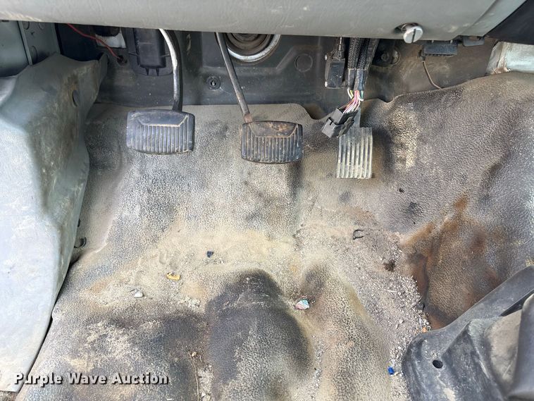 image for item ET8682 2006 Ford F-650 truck cab and chassis