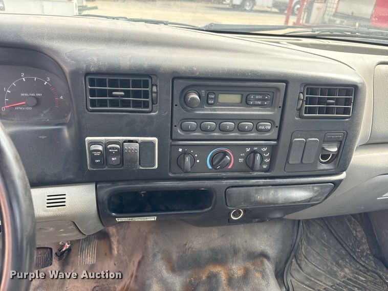 image for item ET8682 2006 Ford F-650 truck cab and chassis