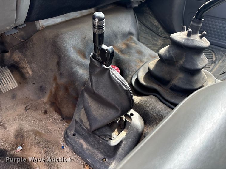 image for item ET8682 2006 Ford F-650 truck cab and chassis