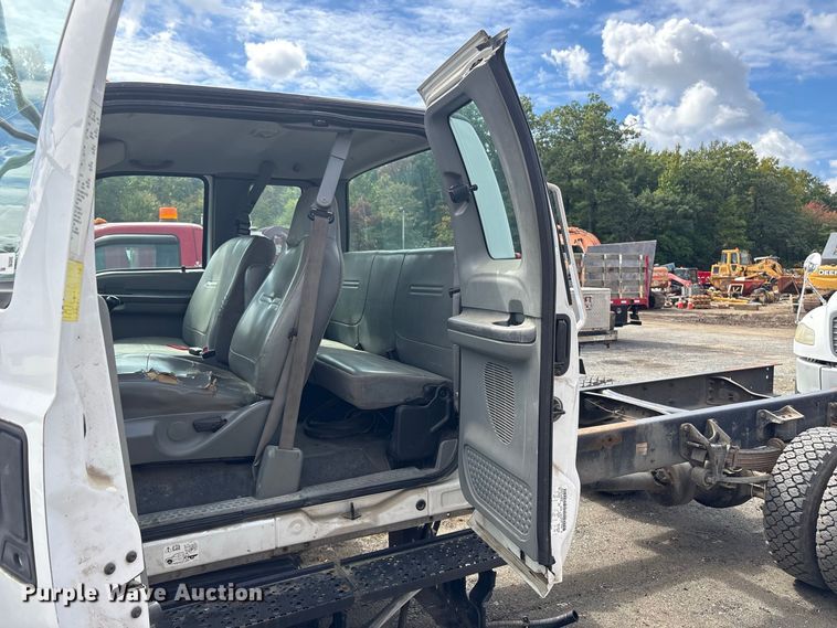 image for item ET8682 2006 Ford F-650 truck cab and chassis