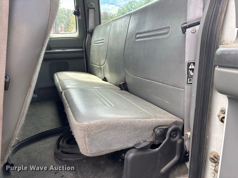 image for item ET8682 2006 Ford F-650 truck cab and chassis