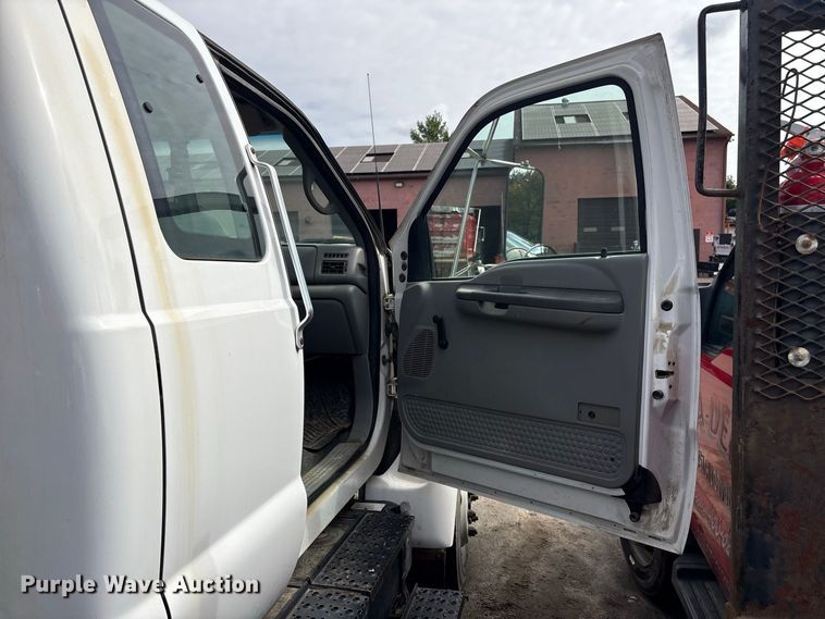 image for item ET8682 2006 Ford F-650 truck cab and chassis