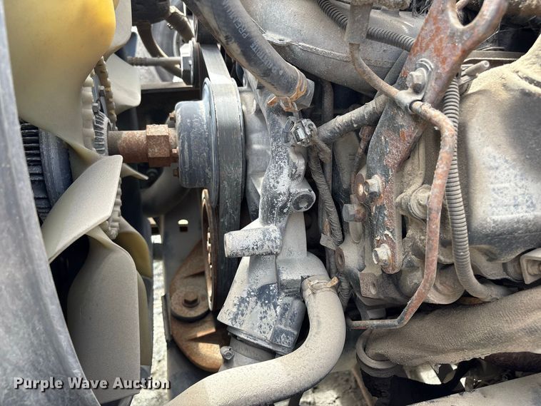 image for item ET8682 2006 Ford F-650 truck cab and chassis
