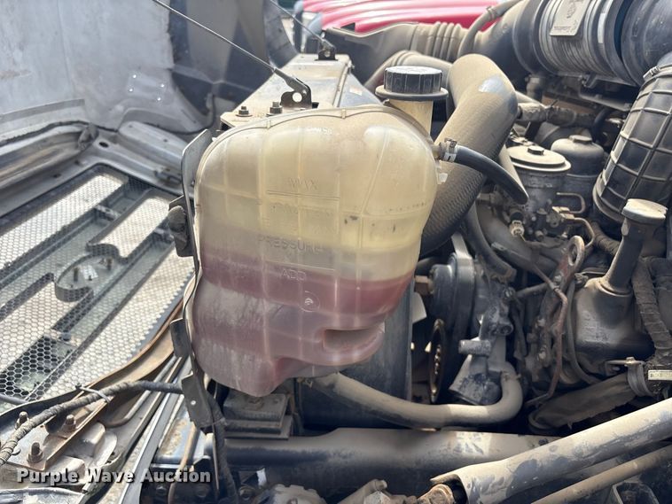 image for item ET8682 2006 Ford F-650 truck cab and chassis