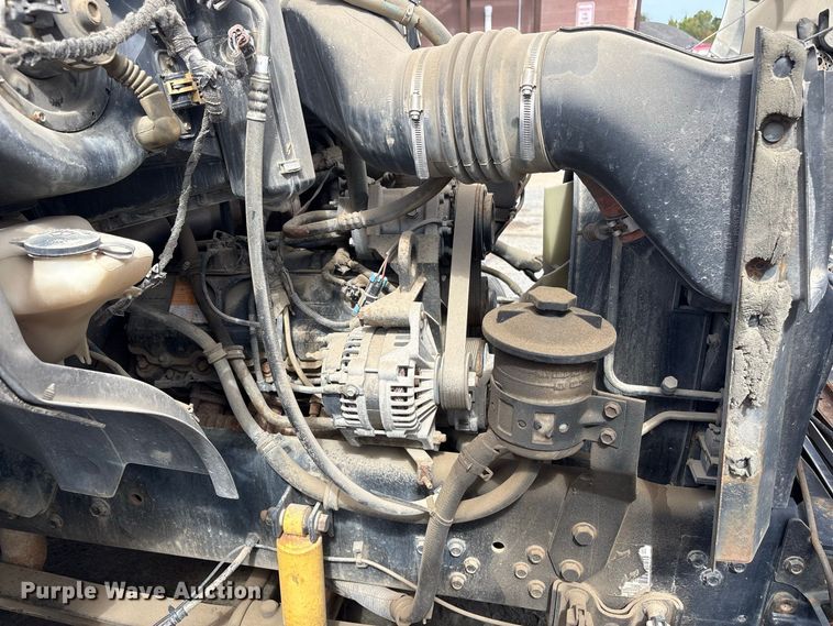 image for item ET8682 2006 Ford F-650 truck cab and chassis