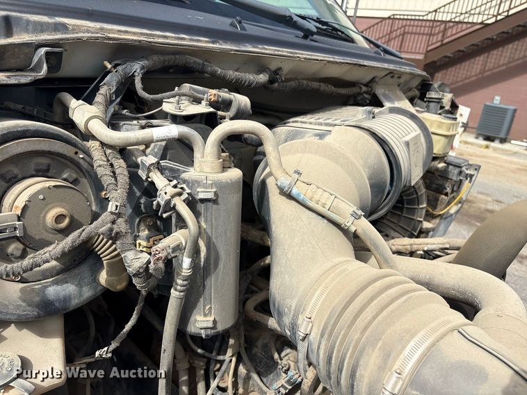 image for item ET8682 2006 Ford F-650 truck cab and chassis