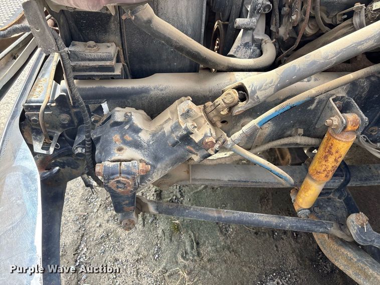 image for item ET8682 2006 Ford F-650 truck cab and chassis