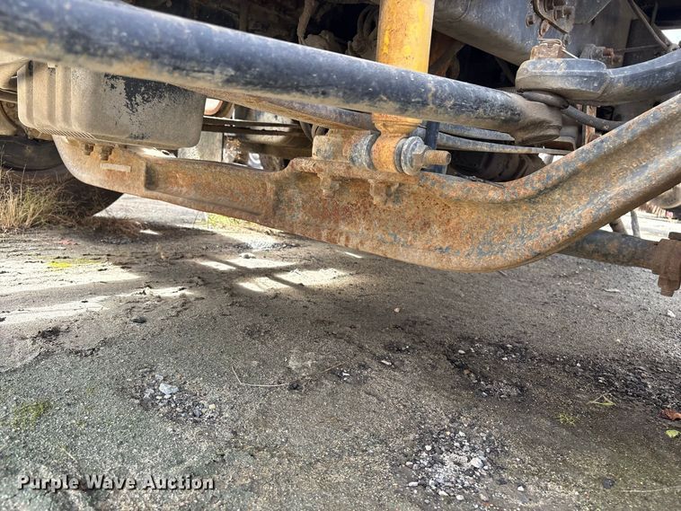 image for item ET8682 2006 Ford F-650 truck cab and chassis