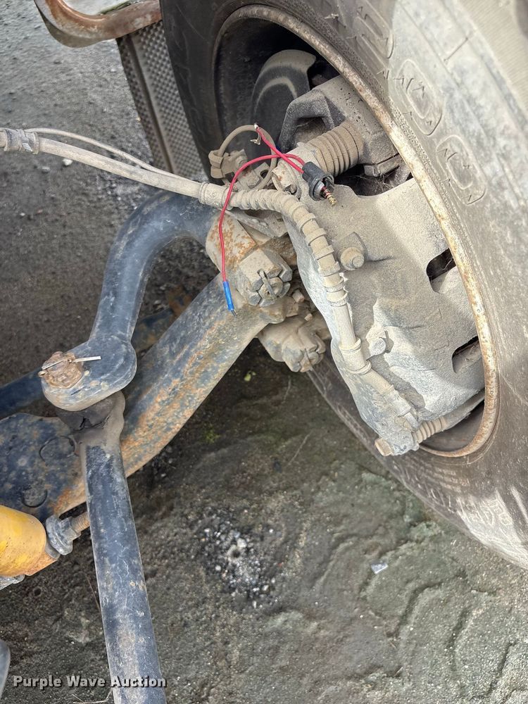 image for item ET8682 2006 Ford F-650 truck cab and chassis